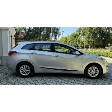 Hyundai i30  Kombi 2016,  1.6 diesel, automat - Na sprzedaż za 29 900 zł - Kutno - zdjęcie 5
