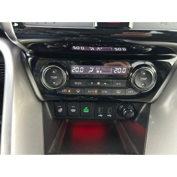 Mitsubishi Eclipse Cross  SUV 2018,  1.5 benzyna, automat - Na sprzedaż za 69 900 zł - Kotarwice - zdjęcie 10