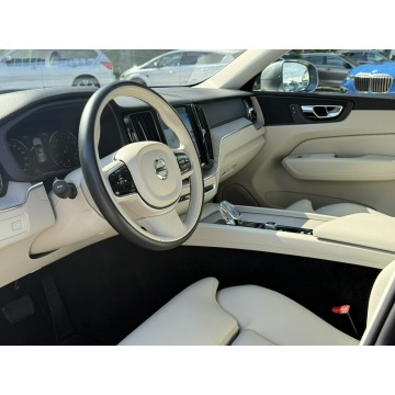 Volvo   SUV 2020,  2.0 hybryda, automat - Na sprzedaż za 119 900 zł - Pęcice - zdjęcie 10