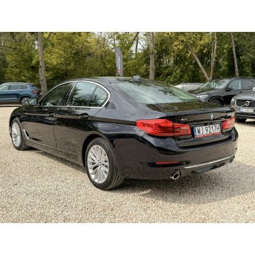 BMW Seria 5  Sedan/Limuzyna 2019,  2.0 hybryda, automat - Na sprzedaż za 124 800 zł - Pęcice - zdjęcie 4
