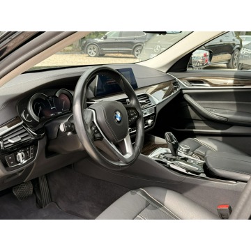 BMW Seria 5  Sedan/Limuzyna 2019,  2.0 hybryda, automat - Na sprzedaż za 124 800 zł - Pęcice - zdjęcie 9