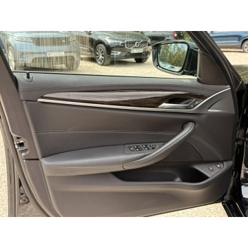 BMW Seria 5  Sedan/Limuzyna 2019,  2.0 hybryda, automat - Na sprzedaż za 124 800 zł - Pęcice - zdjęcie 10