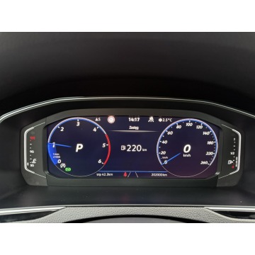 Volkswagen Passat  Kombi 2021,  2.0 diesel, automat - Na sprzedaż za 79 900 zł - Pęcice - zdjęcie 2