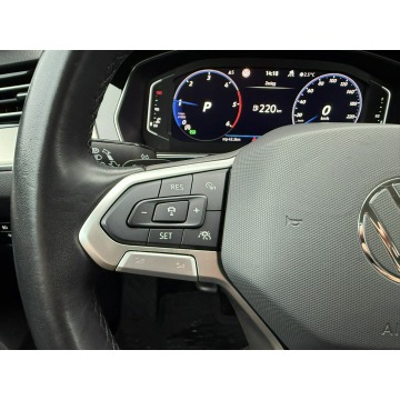 Volkswagen Passat  Kombi 2021,  2.0 diesel, automat - Na sprzedaż za 79 900 zł - Pęcice - zdjęcie 12
