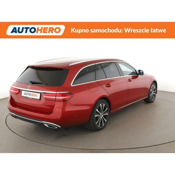 Mercedes - Benz E-klasa  Kombi 2022,  2.0 hybryda, automat - Na sprzedaż za 97 000 zł - Warszawa - zdjęcie 7