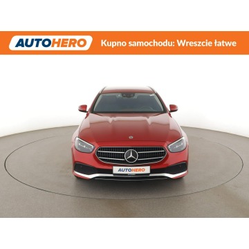 Mercedes - Benz E-klasa  Kombi 2022,  2.0 hybryda, automat - Na sprzedaż za 97 000 zł - Warszawa - zdjęcie 11