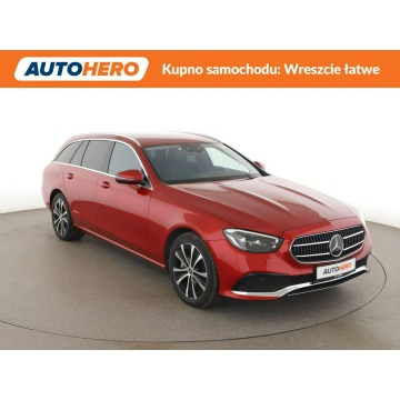 Mercedes - Benz E-klasa  Kombi 2022,  2.0 hybryda, automat - Na sprzedaż za 97 000 zł - Warszawa - zdjęcie 10