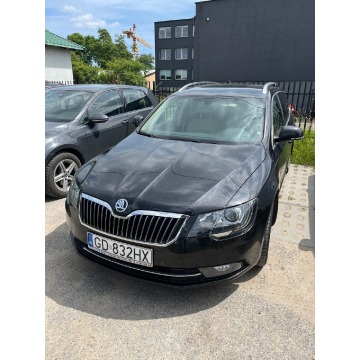 Syndyk sprzeda samochód Skoda Superb 2014, 146 170 km