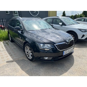 Skoda Superb 2014 diesel - Na sprzedaż za 30 000 zł - Pruszcz Gdański - zdjęcie 4