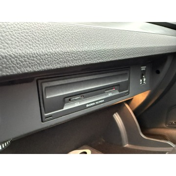Skoda Superb  Sedan/Limuzyna 2018,  2.0 diesel, automat - Na sprzedaż za 66 800 zł - Pęcice - zdjęcie 5