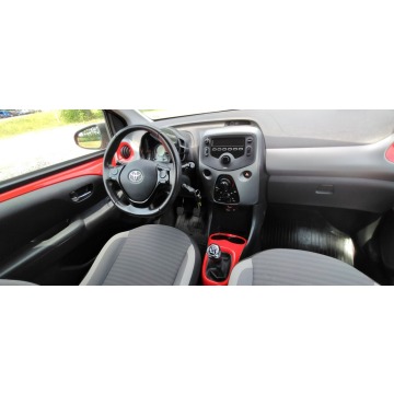 Toyota Aygo  Hatchback 2019,  1.0 benzyna - Na sprzedaż za 33 900 zł - Goczałkowice-Zdrój - zdjęcie 9
