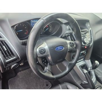 Ford Focus  Hatchback 2013,  1.6 benzyna - Na sprzedaż za 32 456 zł - Rybnik - zdjęcie 11
