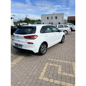 Hyundai i30  Hatchback 2017,  1.4 benzyna, automat - Na sprzedaż za 46 900 zł - Słupsk - zdjęcie 2