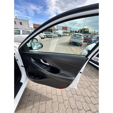 Hyundai i30  Hatchback 2017,  1.4 benzyna, automat - Na sprzedaż za 46 900 zł - Słupsk - zdjęcie 9