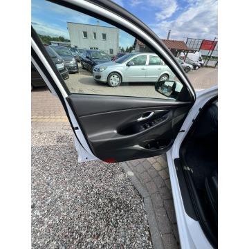 Hyundai i30  Hatchback 2017,  1.4 benzyna, automat - Na sprzedaż za 46 900 zł - Słupsk - zdjęcie 12
