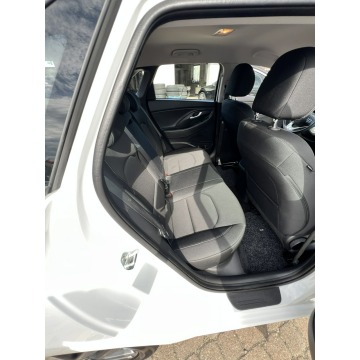 Hyundai i30  Hatchback 2017,  1.4 benzyna, automat - Na sprzedaż za 46 900 zł - Słupsk - zdjęcie 10