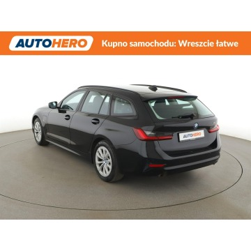 BMW Seria 3  Kombi 2022,  2.0 hybryda, automat - Na sprzedaż za 85 100 zł - Warszawa - zdjęcie 4