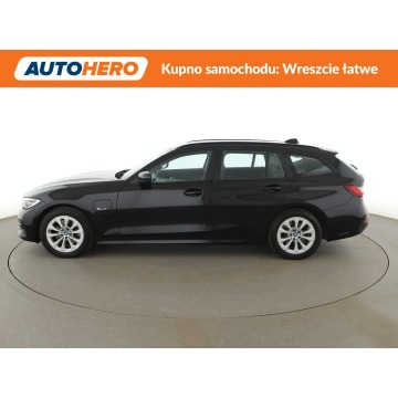 BMW Seria 3  Kombi 2022,  2.0 hybryda, automat - Na sprzedaż za 85 100 zł - Warszawa - zdjęcie 2