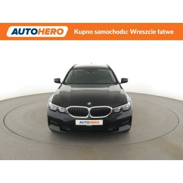 BMW Seria 3  Kombi 2022,  2.0 hybryda, automat - Na sprzedaż za 85 100 zł - Warszawa - zdjęcie 11