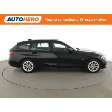 BMW Seria 3  Kombi 2022,  2.0 hybryda, automat - Na sprzedaż za 85 100 zł - Warszawa - zdjęcie 9