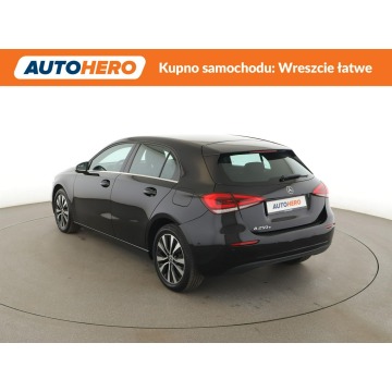 Mercedes - Benz A-klasa  Hatchback 2021,  1.3 hybryda, automat - Na sprzedaż za 83 900 zł - Warszawa - zdjęcie 4