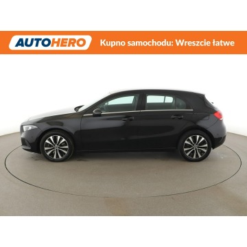 Mercedes - Benz A-klasa  Hatchback 2021,  1.3 hybryda, automat - Na sprzedaż za 83 900 zł - Warszawa - zdjęcie 2