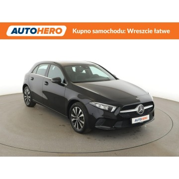Mercedes - Benz A-klasa  Hatchback 2021,  1.3 hybryda, automat - Na sprzedaż za 83 900 zł - Warszawa - zdjęcie 10