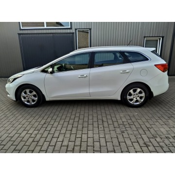 Kia Ceed  Kombi 2013,  1.6 benzyna, automat - Na sprzedaż za 33 900 zł - Strzała - zdjęcie 4