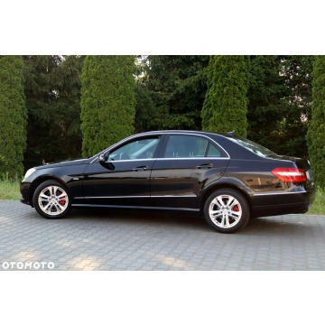 Mercedes - Benz E-klasa  Sedan/Limuzyna 2010,  1.8 benzyna - Na sprzedaż za 37 900 zł - Ostrów Mazowiecka - zdjęcie 8