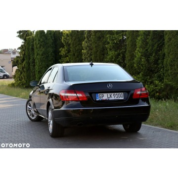 Mercedes - Benz E-klasa  Sedan/Limuzyna 2010,  1.8 benzyna - Na sprzedaż za 37 900 zł - Ostrów Mazowiecka - zdjęcie 5