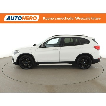 BMW X1  SUV 2020,  1.5 hybryda, automat - Na sprzedaż za 72 700 zł - Warszawa - zdjęcie 2