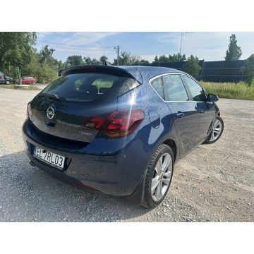 Opel Astra  Hatchback 2010,  1.6 benzyna - Na sprzedaż za 20 900 zł - Starowa Góra - zdjęcie 2