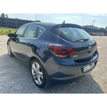 Opel Astra  Hatchback 2010,  1.6 benzyna - Na sprzedaż za 20 900 zł - Starowa Góra - zdjęcie 11