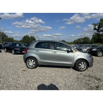 Toyota Yaris  Hatchback 2006,  1.3 benzyna - Na sprzedaż za 13 800 zł - Rawa Mazowiecka - zdjęcie 12