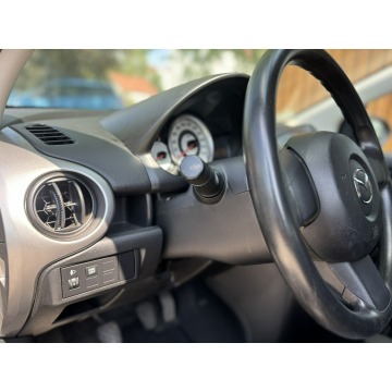 Mazda 2  Hatchback 2008,  1.3 benzyna - Na sprzedaż za 7 500,00 zł - Poznań - zdjęcie 7