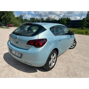 Opel Astra  Liftback 2010,  1.6 benzyna - Na sprzedaż za 21 900 zł - Starowa Góra - zdjęcie 2