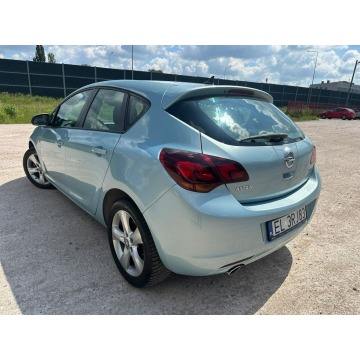 Opel Astra  Liftback 2010,  1.6 benzyna - Na sprzedaż za 21 900 zł - Starowa Góra - zdjęcie 5