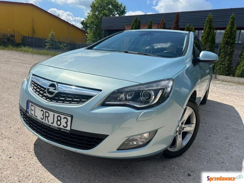 Opel Astra  Liftback 2010,  1.6 benzyna - Na sprzedaż za 21 900 zł - Starowa Góra