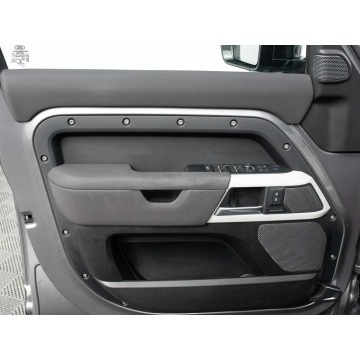 Land Rover Defender  SUV 2022,  3.0 diesel, automat - Na sprzedaż za 279 850 zł - Gdynia - zdjęcie 9