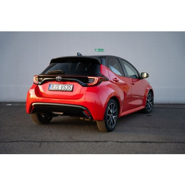 Toyota Yaris  Hatchback 2021,  1.5 benzyna, automat - Na sprzedaż za 71 900 zł - Kraków - zdjęcie 2
