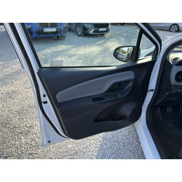Toyota Yaris  Hatchback 2019,  1.5 benzyna - Na sprzedaż za 32 800 zł - Pęcice - zdjęcie 12