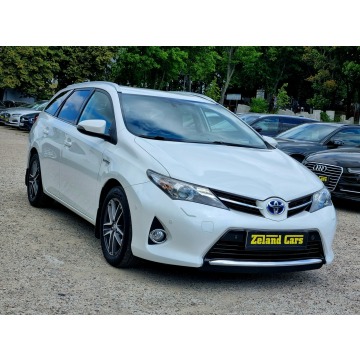 Toyota Auris  Kombi 2015,  1.8 hybryda, automat - Na sprzedaż za 39 900 zł - Szczecin - zdjęcie 3