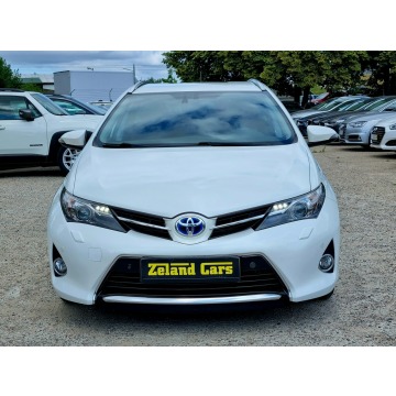 Toyota Auris  Kombi 2015,  1.8 hybryda, automat - Na sprzedaż za 39 900 zł - Szczecin - zdjęcie 2