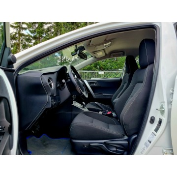 Toyota Auris  Kombi 2015,  1.8 hybryda, automat - Na sprzedaż za 39 900 zł - Szczecin - zdjęcie 9