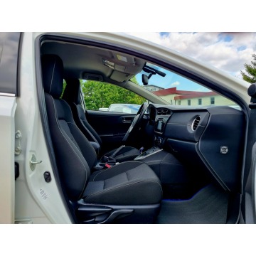 Toyota Auris  Kombi 2015,  1.8 hybryda, automat - Na sprzedaż za 39 900 zł - Szczecin - zdjęcie 11