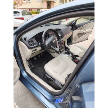 Volvo V40  Hatchback 2012,  1.6 benzyna+LPG - Na sprzedaż za 32 500 zł - Poznań - zdjęcie 2