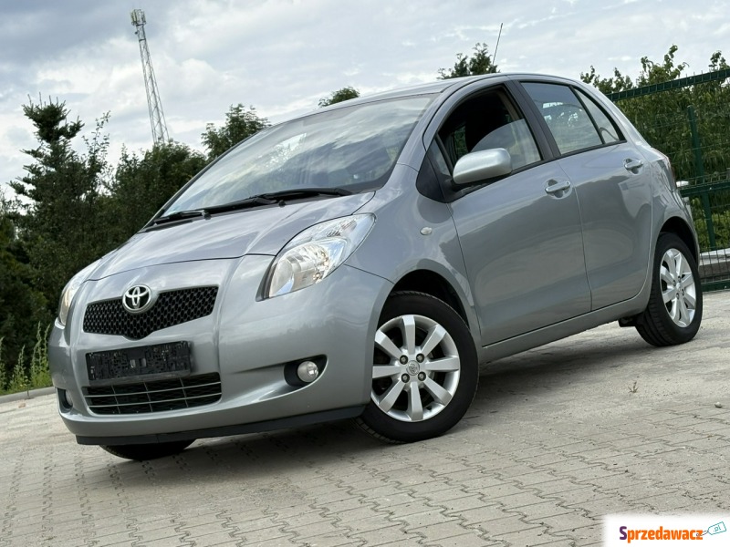 Toyota Yaris  Hatchback 2009,  1.0 benzyna - Na sprzedaż za 10 400 zł - Knurów