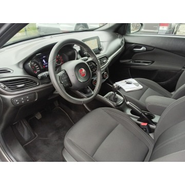 Fiat Tipo  Hatchback 2020,  1.4 benzyna - Na sprzedaż za 44 400 zł - Pogwizdów - zdjęcie 9