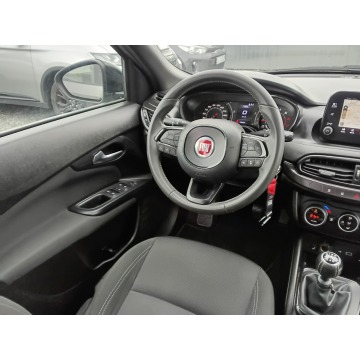 Fiat Tipo  Hatchback 2020,  1.4 benzyna - Na sprzedaż za 44 400 zł - Pogwizdów - zdjęcie 12