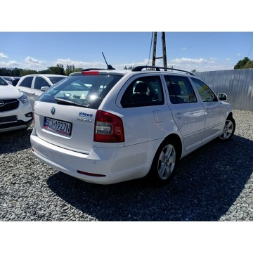 Skoda Octavia  Kombi 2013,  2.0 diesel - Na sprzedaż za 21 800 zł - Pogwizdów - zdjęcie 2
